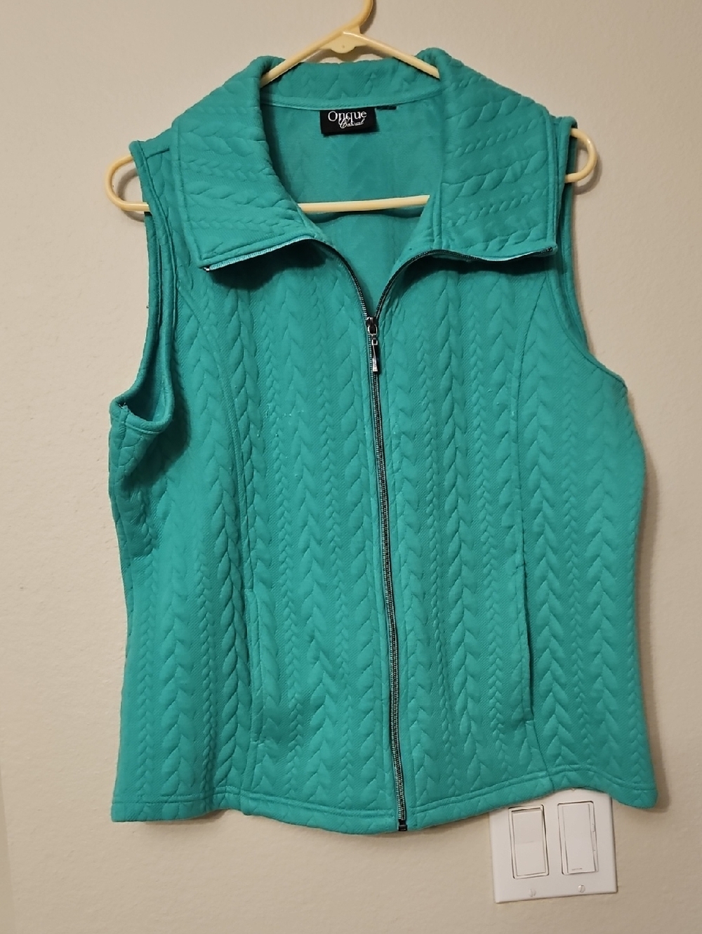 Onque Casuals Green Quilted Sleeveless Zip-Up Vest